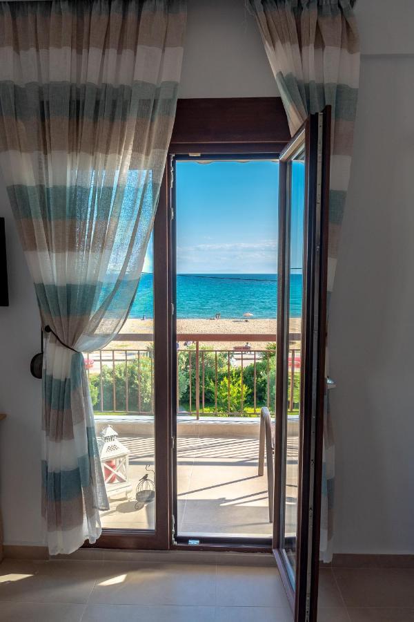 Dimi Seafront Apartment By Rentals Pro Services - Néa Moudaniá Eksteriør bilde
